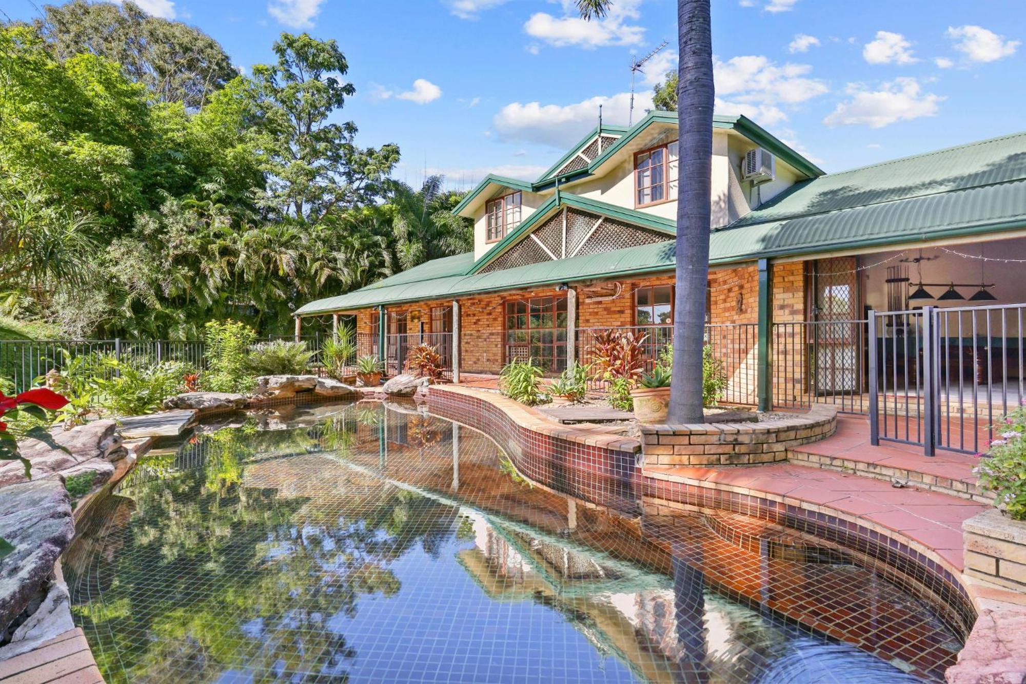 Spacious 4-bed Hinterland Luxury Escape With Pool Holiday home