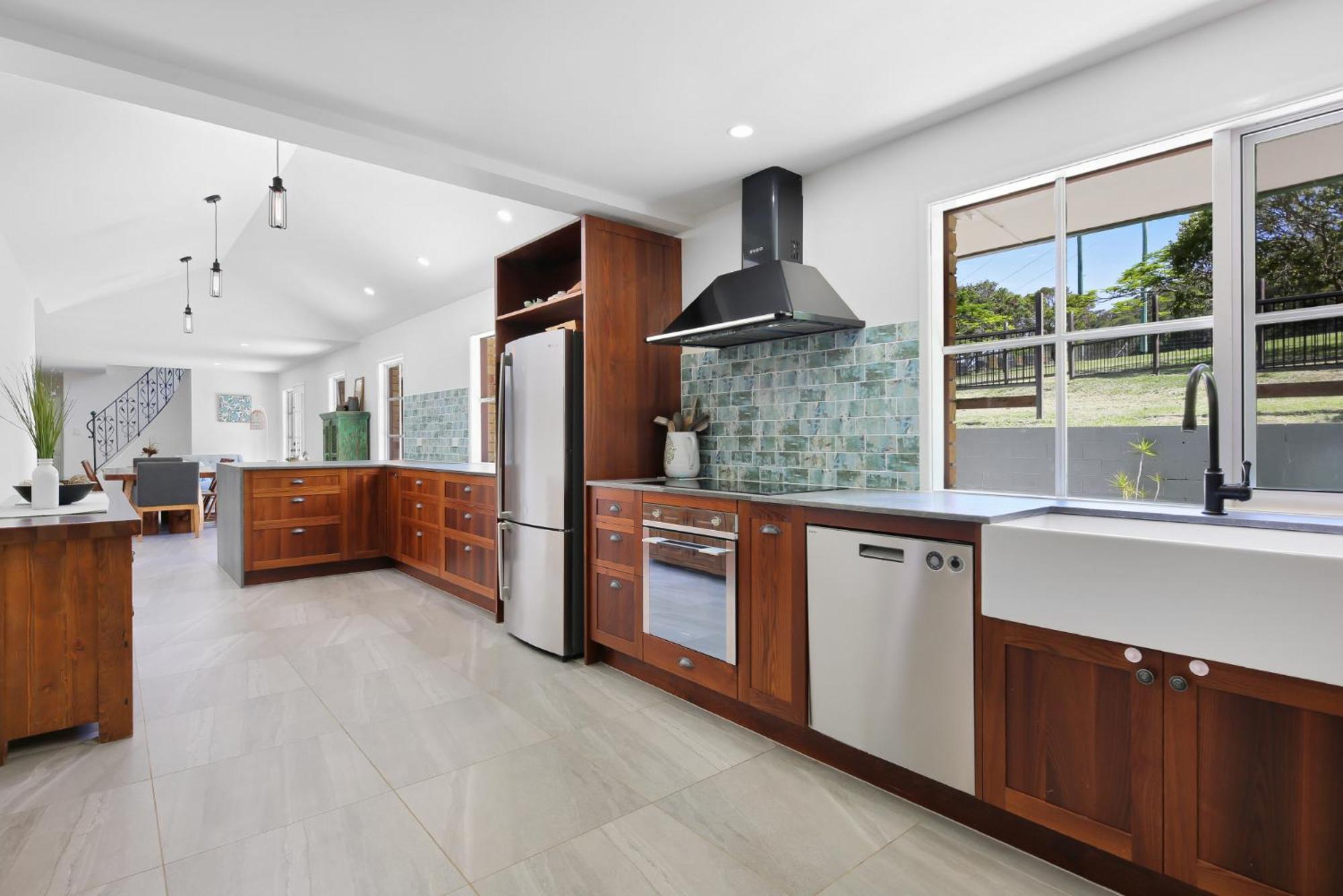 Spacious 4-bed Hinterland Luxury Escape With Pool Gold Coast