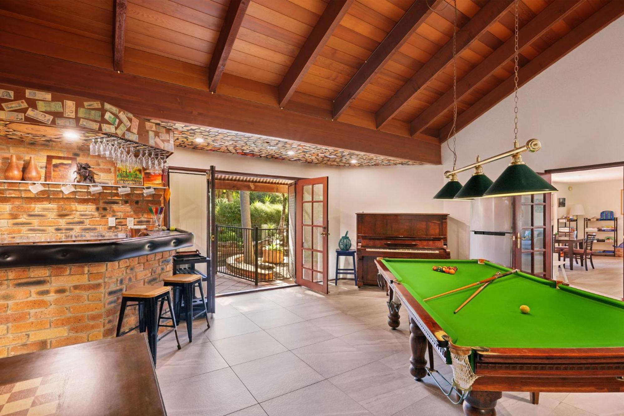 Spacious 4-bed Hinterland Luxury Escape With Pool