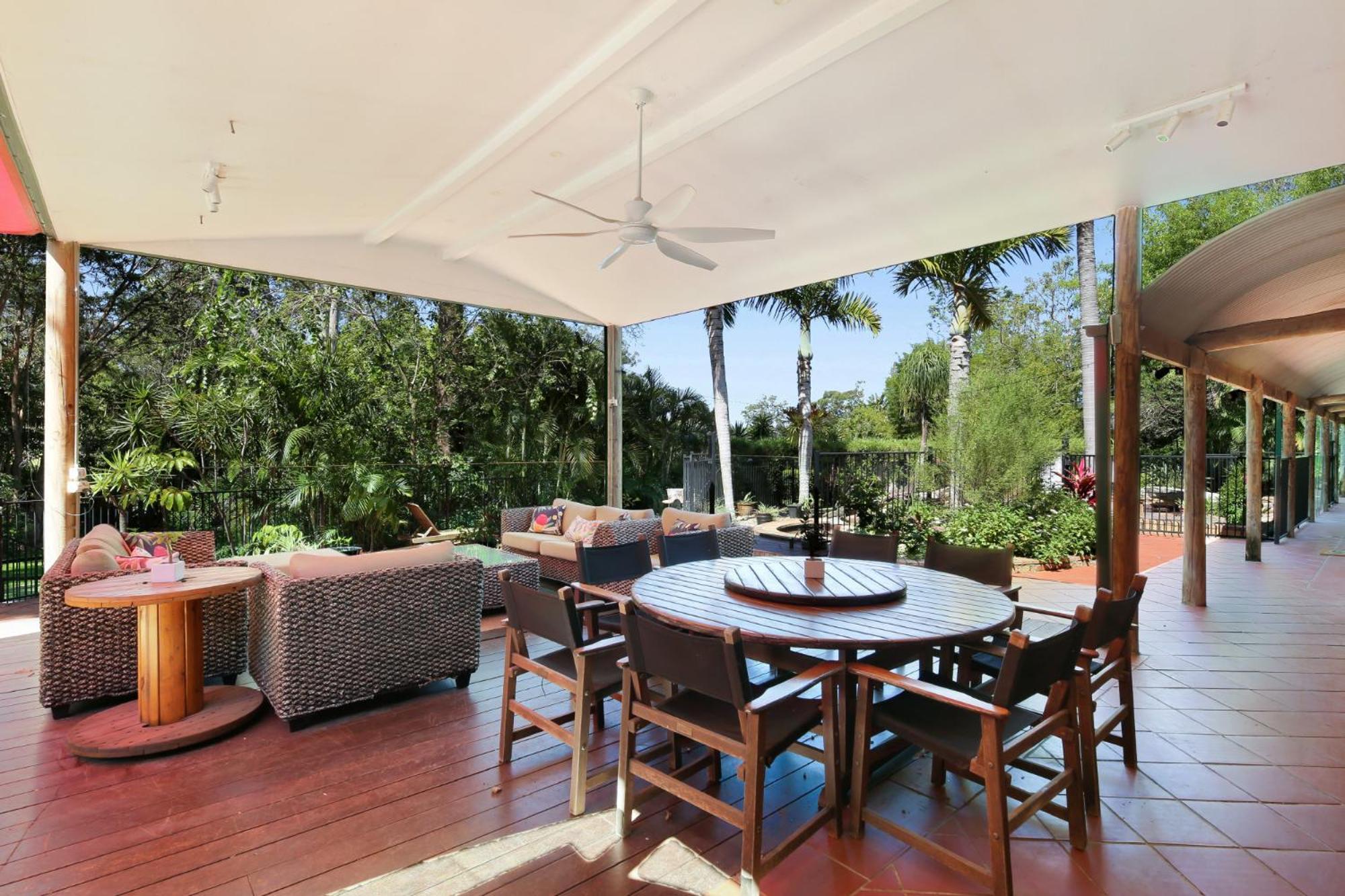 Holiday home Spacious 4-bed Hinterland Luxury Escape With Pool *